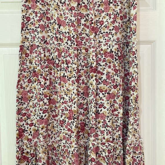 ASOS DESIGN Maxi Skirt in Crinkle with Side Split in Ditsy Floral Print - Picture 5 of 10